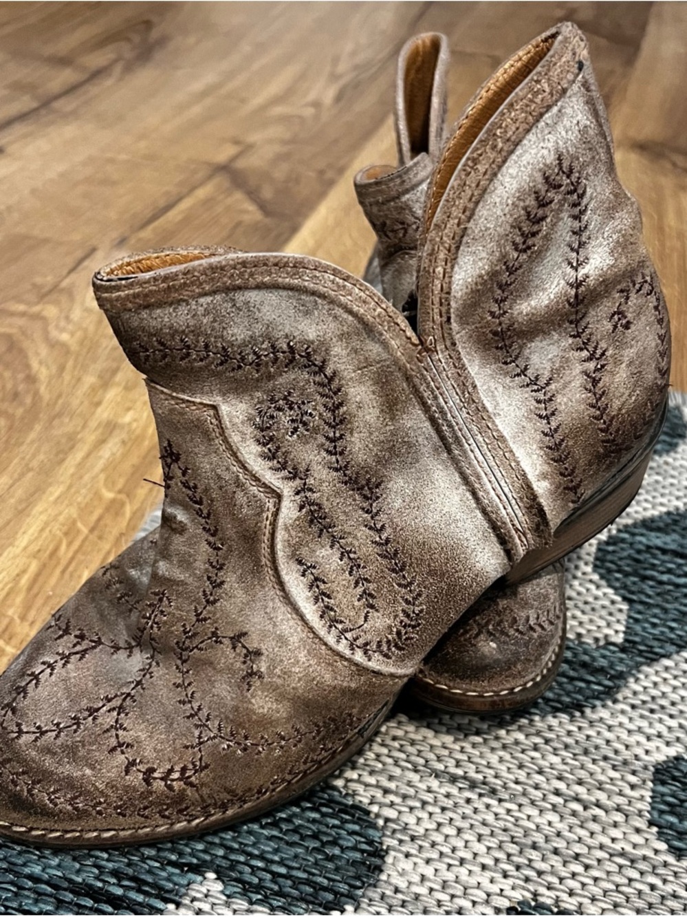 Sterling River Forge Women's Taupe Embroidered Ankle Boots  l 9.5
